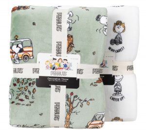 Peanuts Printed Velvetloft Throw Green
